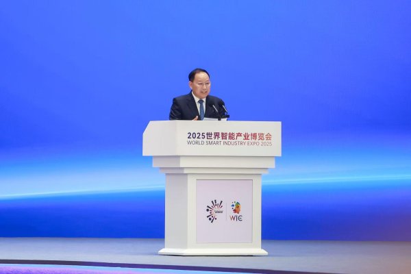 火配资 AI重塑汽车产业不是“选择题”赛力斯董事长张兴海：汽车正从工具转向“移动智能体”