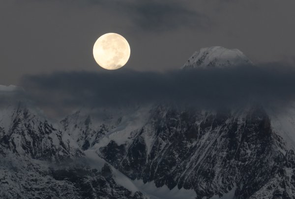 永旺配资 今年“个头”最大的“超级月亮”即将“上线”